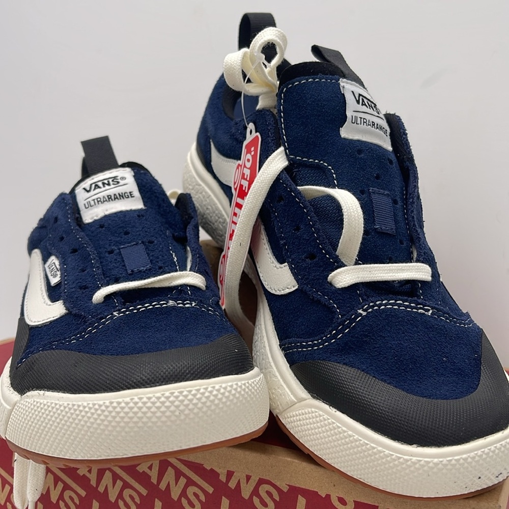 Vans WMNS Blue White Sneakers Ultrarange Exo
Suede Dress Blues/Black
VN0A4UWMLKV - Picture 5 of 16